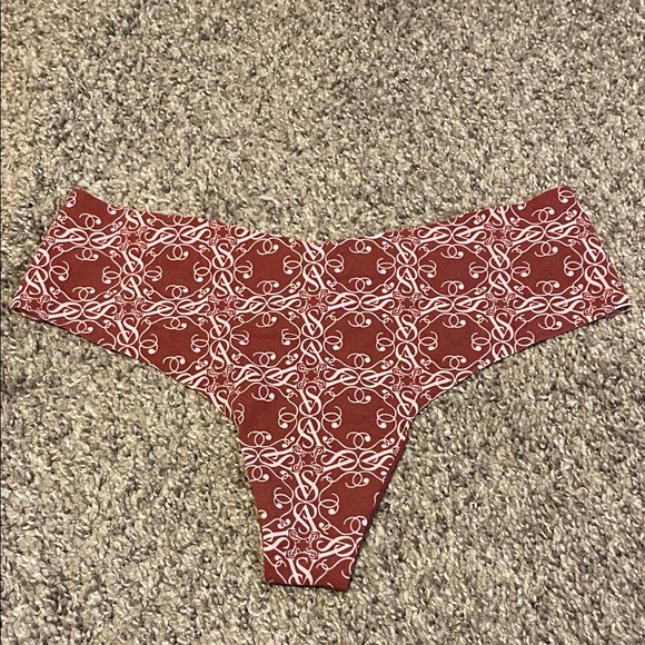 Victoria's Secret No-Show Panties Set - Picture 2 of 7